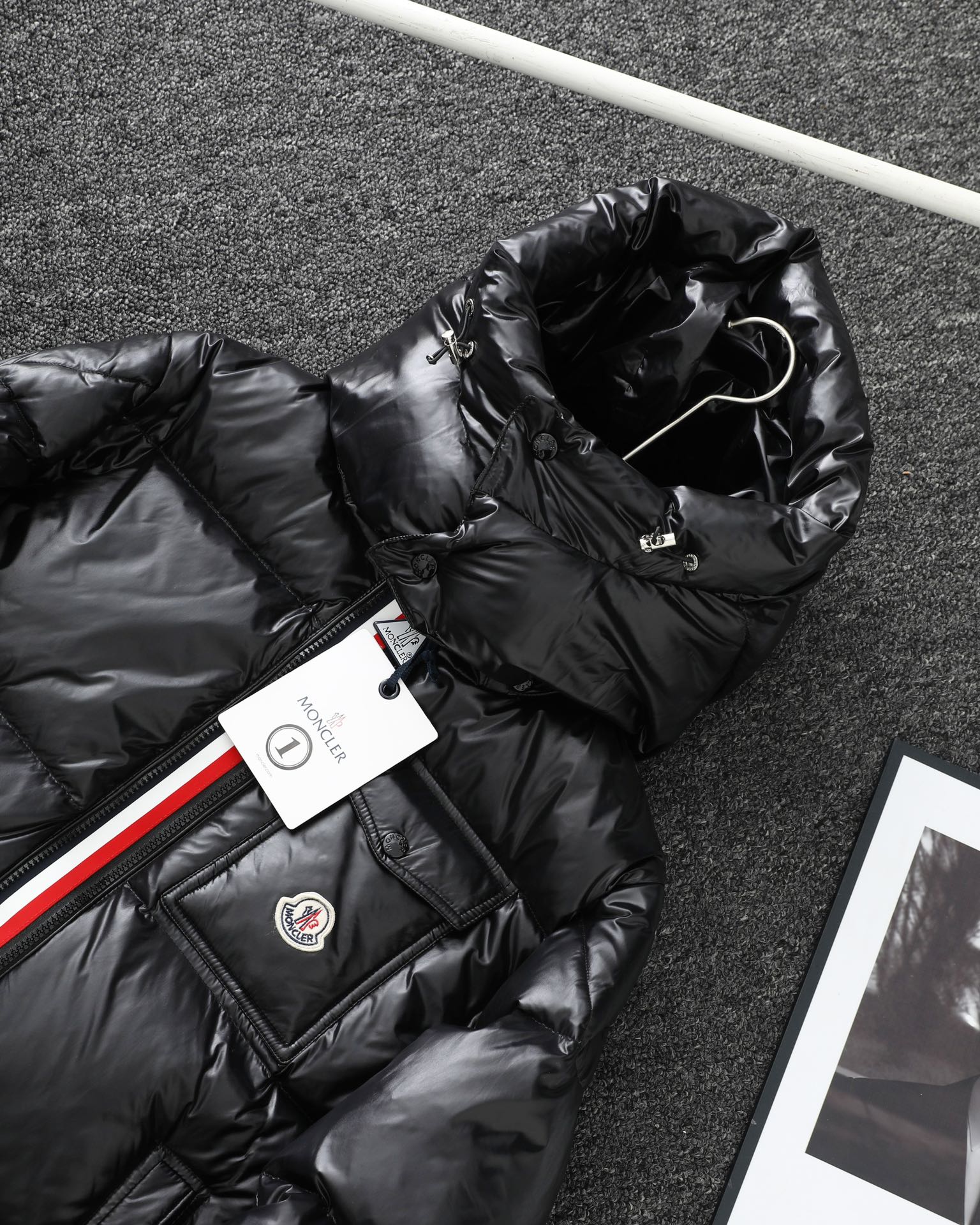 モンクレール メンズ 三色織りテープカラーストライプショートダウンジャケット