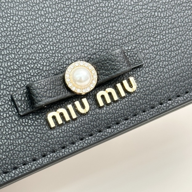 ミュウミュウ「Miu Miu」ミュウミュウ カーフスキン マルチウォレット 5236 / 二つ折り財布