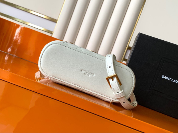 サンローラン「Saint Laurent」ギャビー ヴァニティバッグ（ラムスキン）