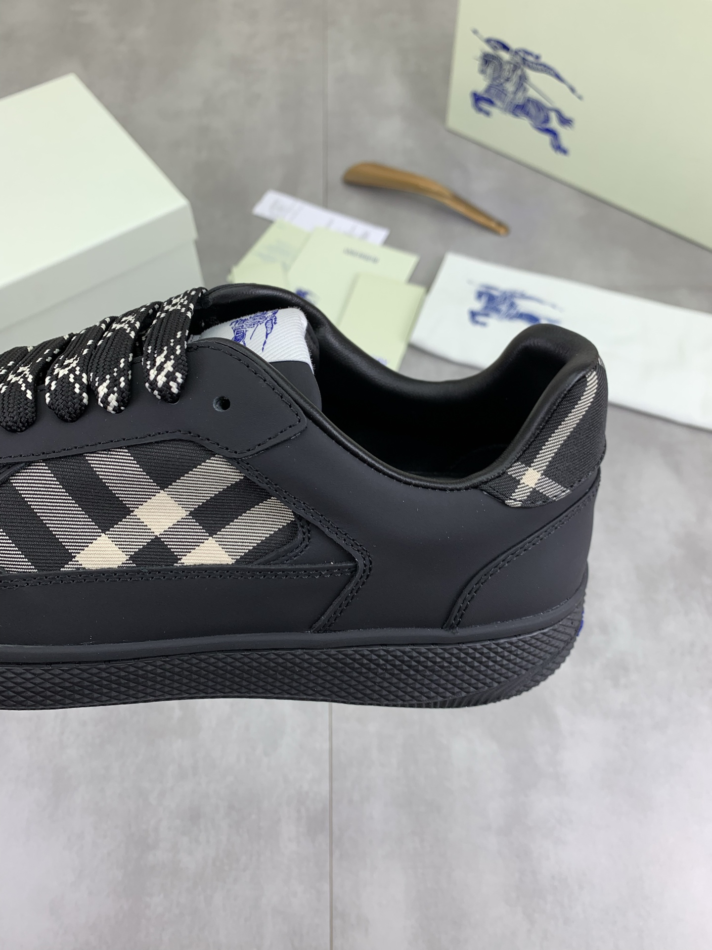 バーバリー「Burberry」バーバリー テラス スニーカー / レザースニーカー
