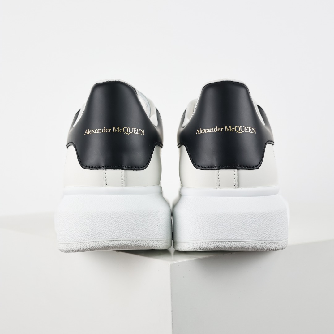 アレキサンダー・マックイーン「Alexander McQueen」アレキサンダーマックイーン オーバーサイズ スニーカー / レザースニーカー