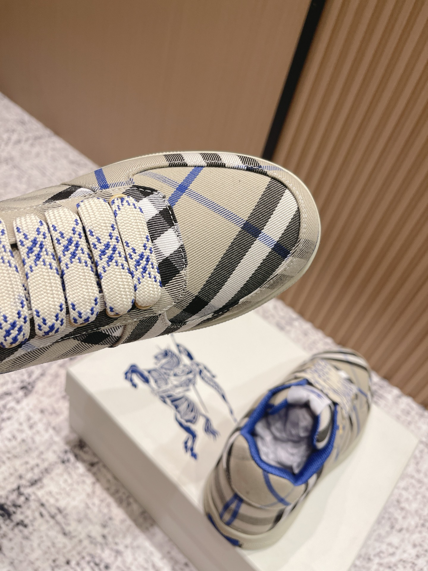 バーバリー「Burberry」バーバリー ボックス スニーカー / プレミアムレザースニーカー