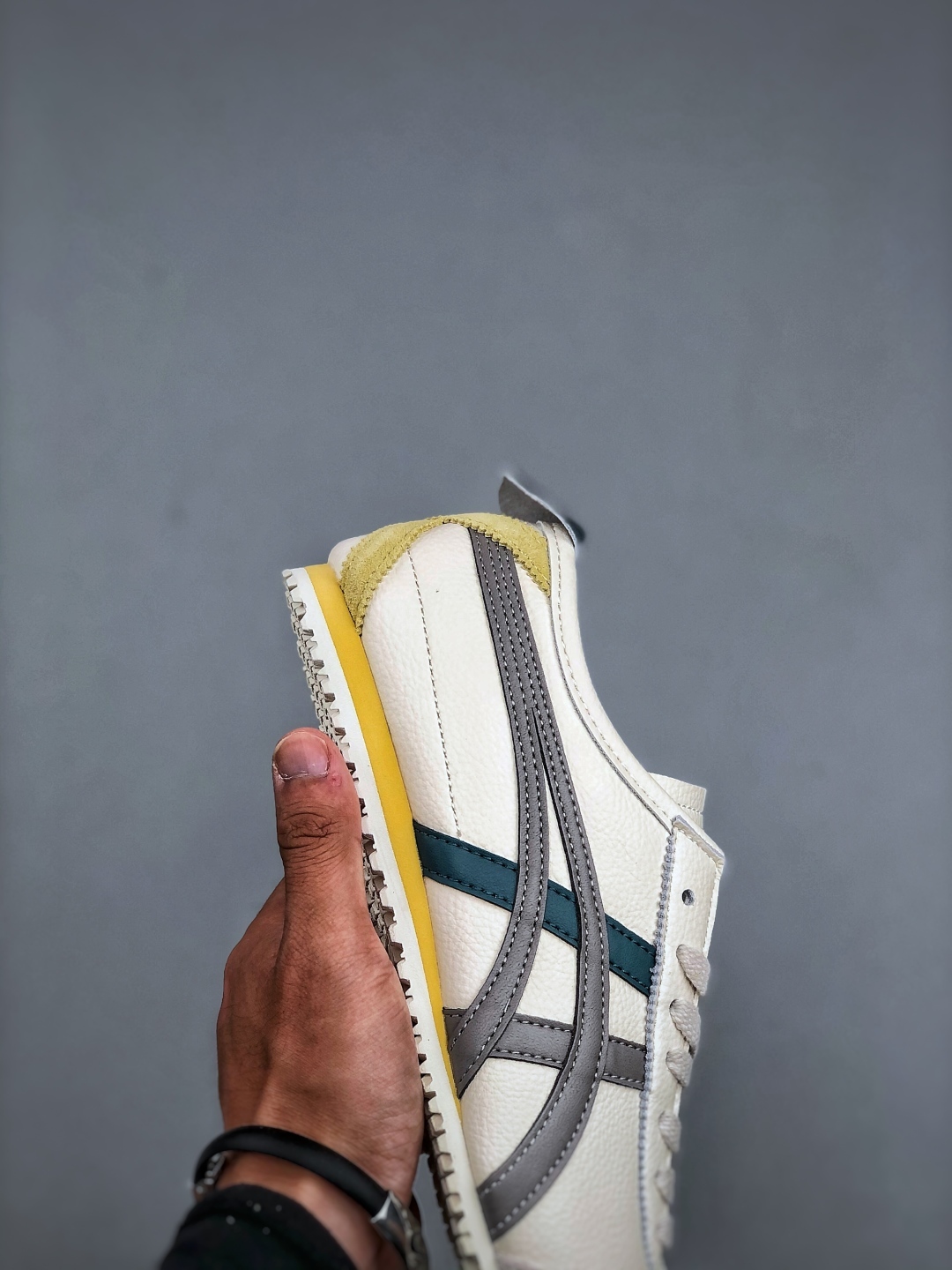 オニツカタイガー「Onitsuka Tiger」MEXICO 66 スリッポン スニーカー