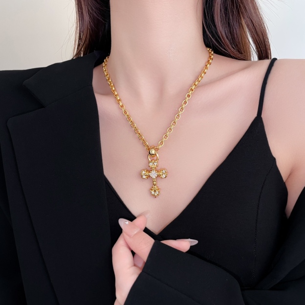 クロムハーツ「Chrome Hearts」のクラシックネックレス - 日常に上品なアクセントを添えるユニセックスモデル