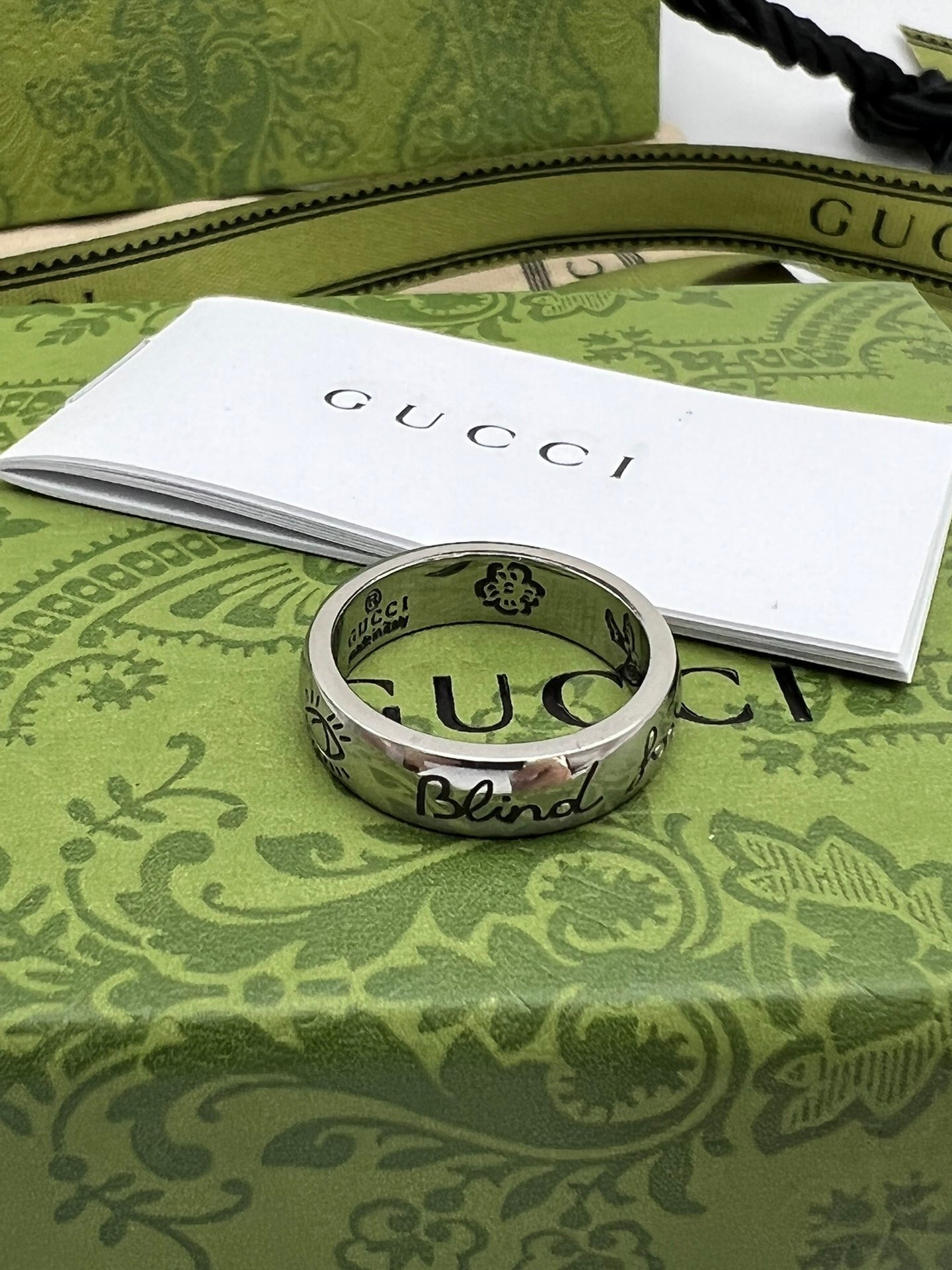 グッチ「Gucci」Blind for Love 愛無畏リング