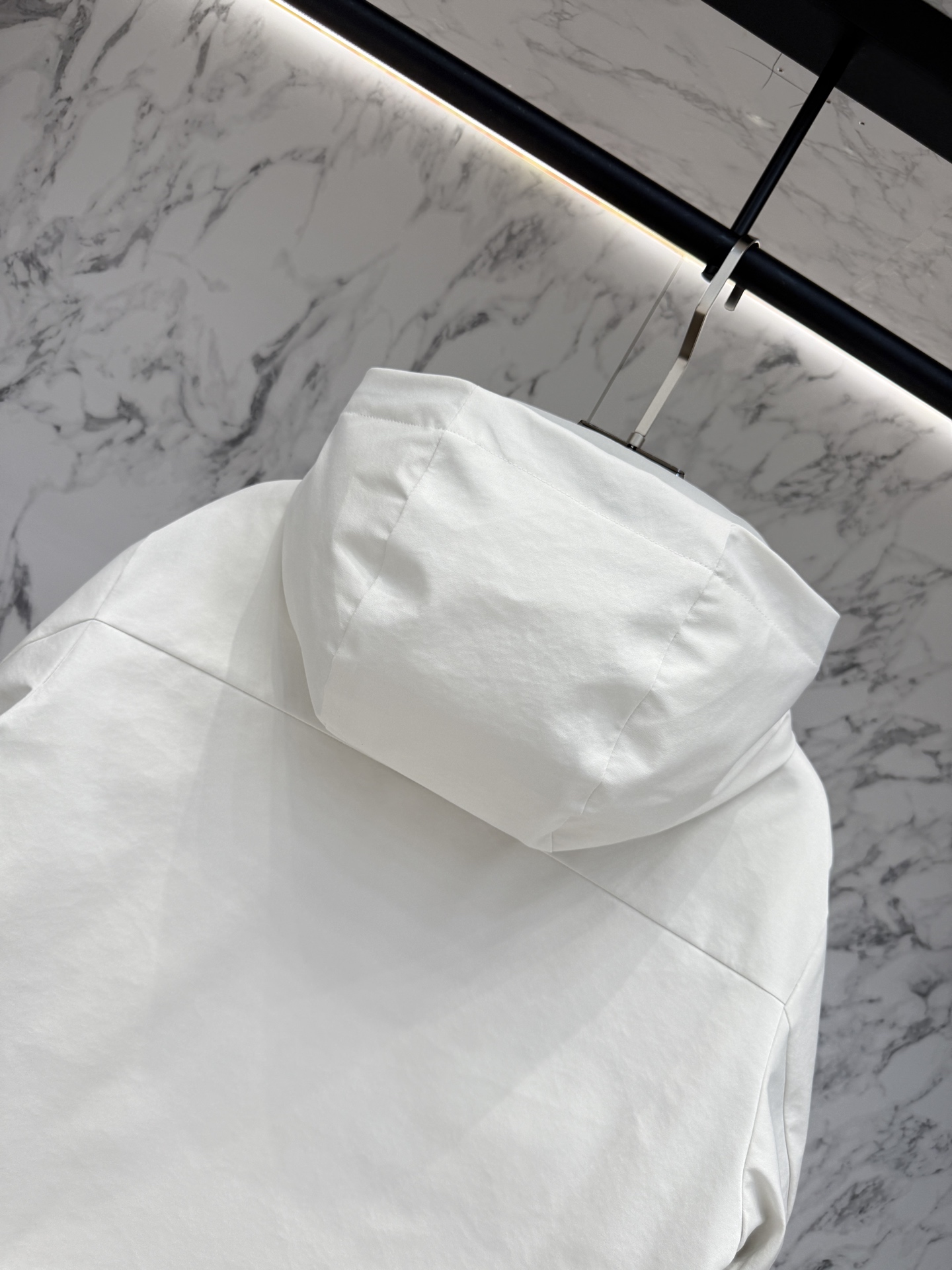 バーバリー「Burberry」秋冬フード付き防寒ダウンジャケット