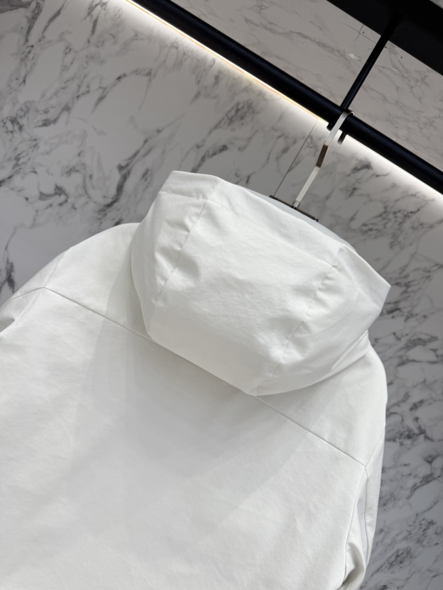 バーバリー「Burberry」秋冬フード付き防寒ダウンジャケット