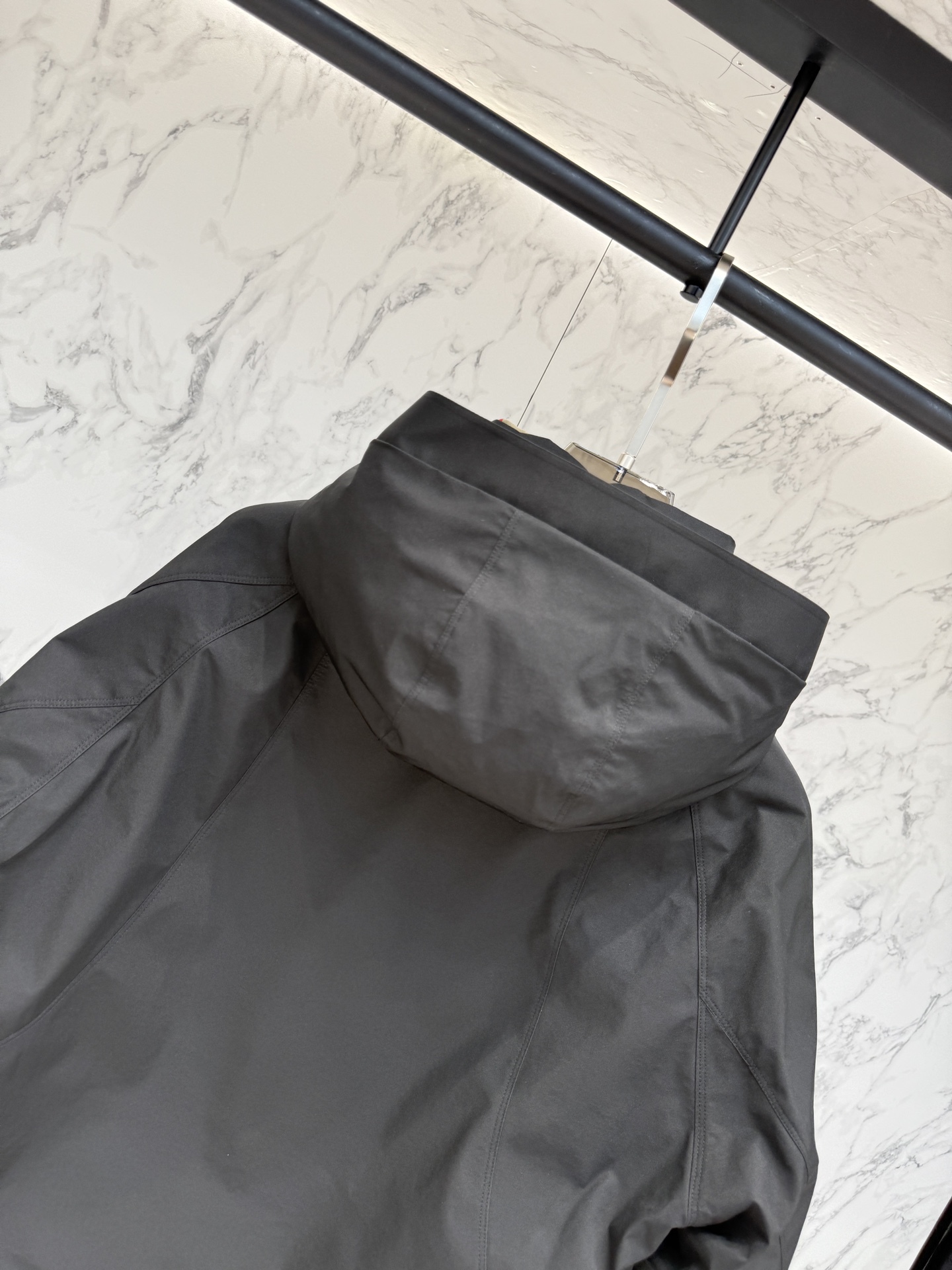 バーバリー「Burberry」スタイリッシュな保温ダウンフード