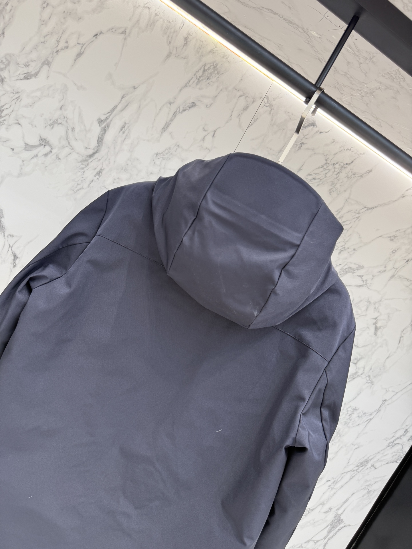 バーバリー「Burberry」秋冬ミドル丈フード付きダウンジャケット