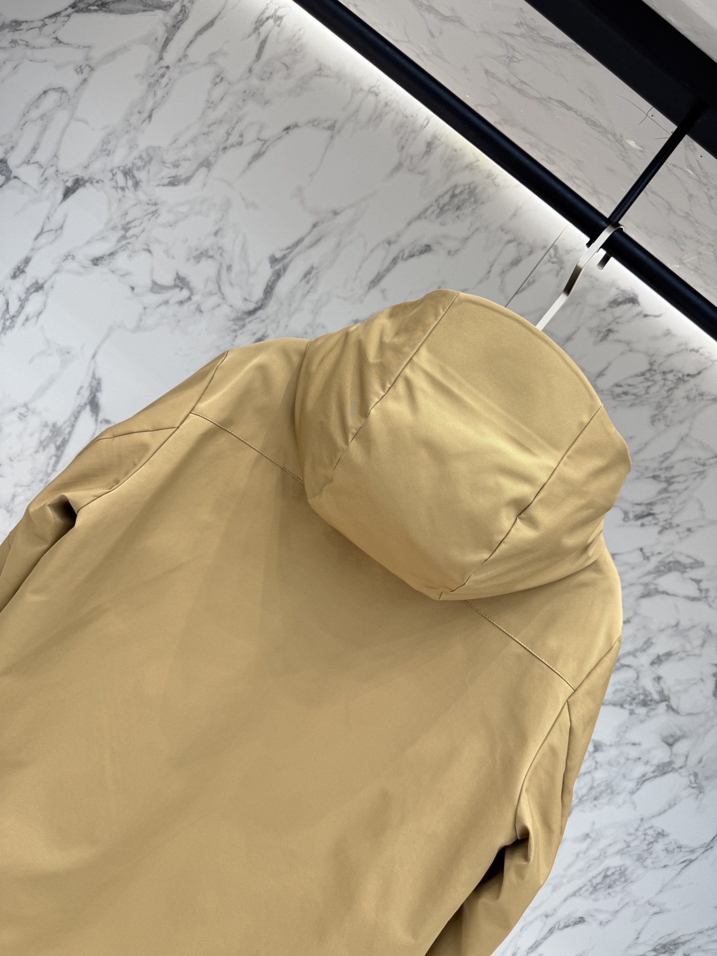 バーバリー「Burberry」秋冬ミドル丈フード付きダウンジャケット