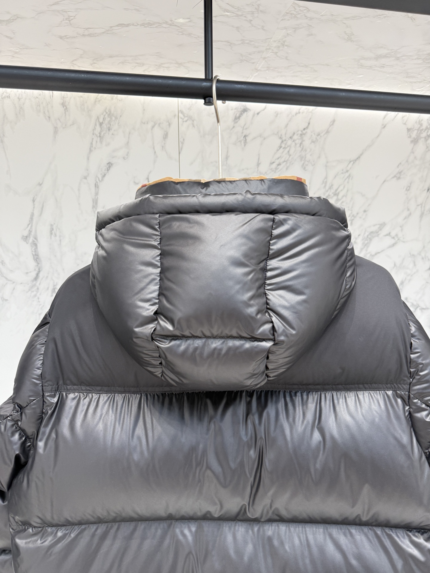 バーバリー「Burberry」秋冬ショート丈防寒ダウンジャケット