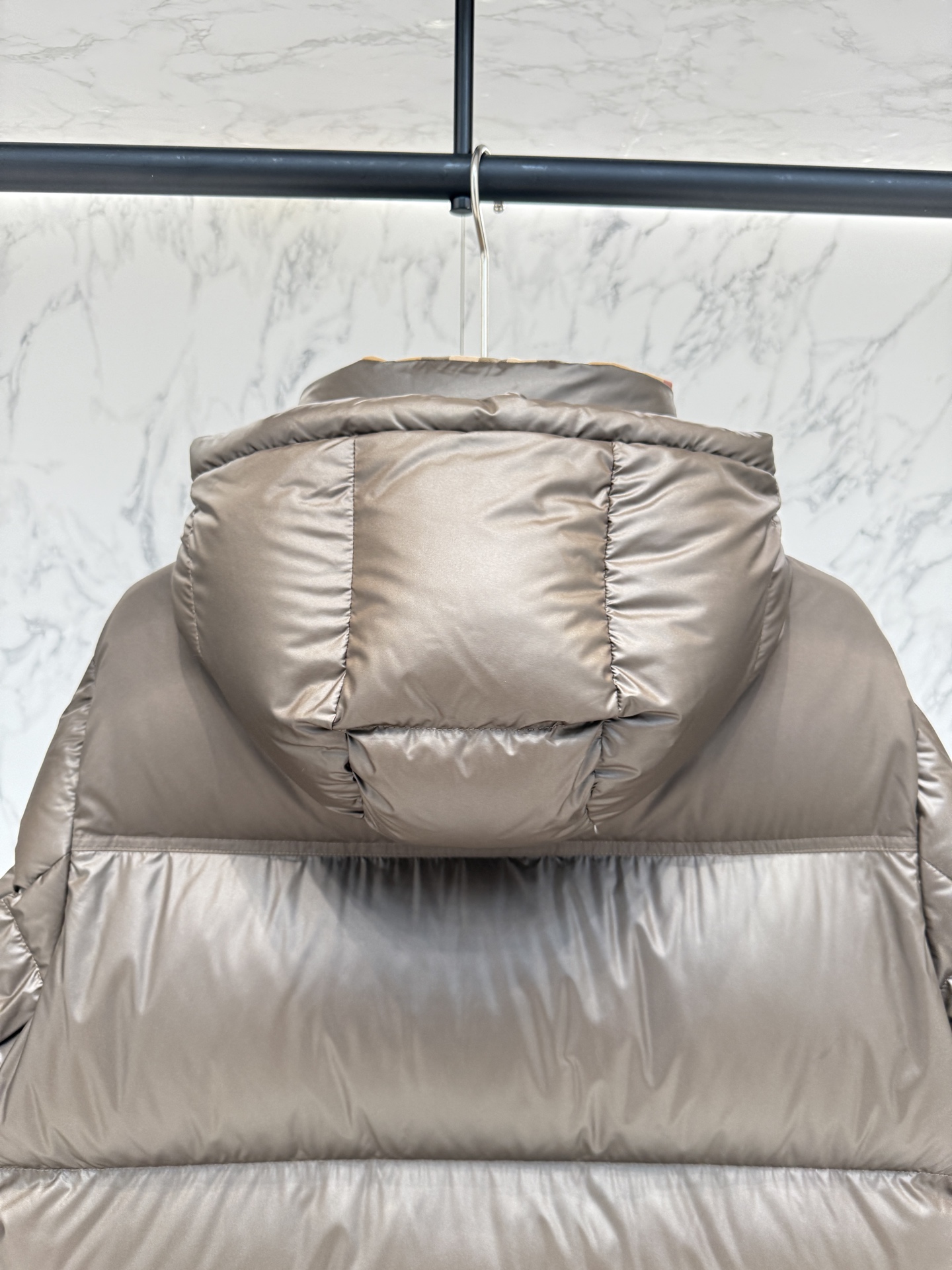 バーバリー「Burberry」秋冬ショート丈防寒ダウンジャケット