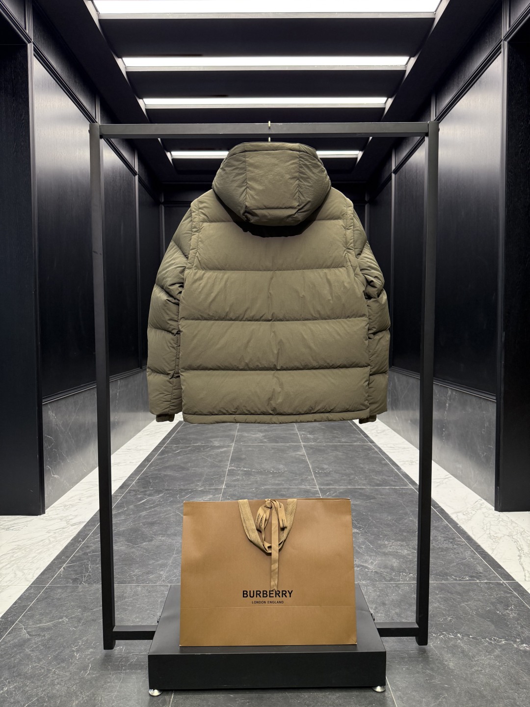 バーバリー「Burberry」秋冬着脱式袖＆フード付きダウンジャケット【超おすすめ】