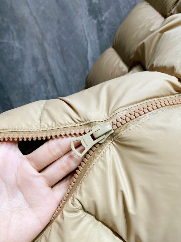 バーバリー「Burberry」秋冬着脱式袖＆フード付きダウンジャケット