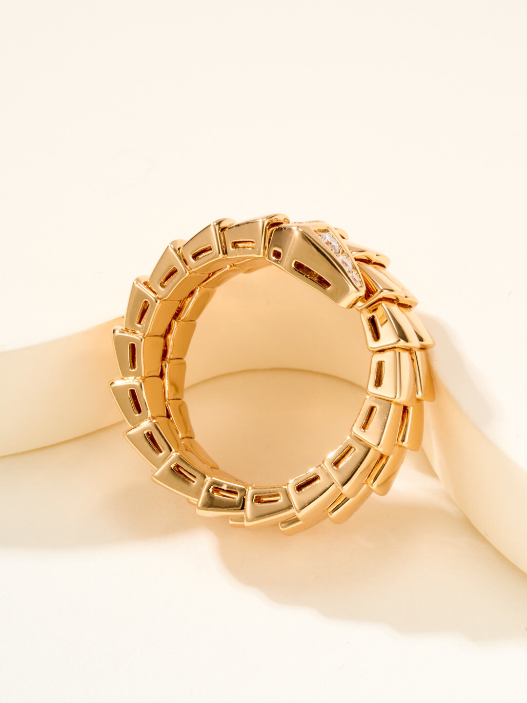 ブルガリ「Bvlgari」エレガントなリングコレクション