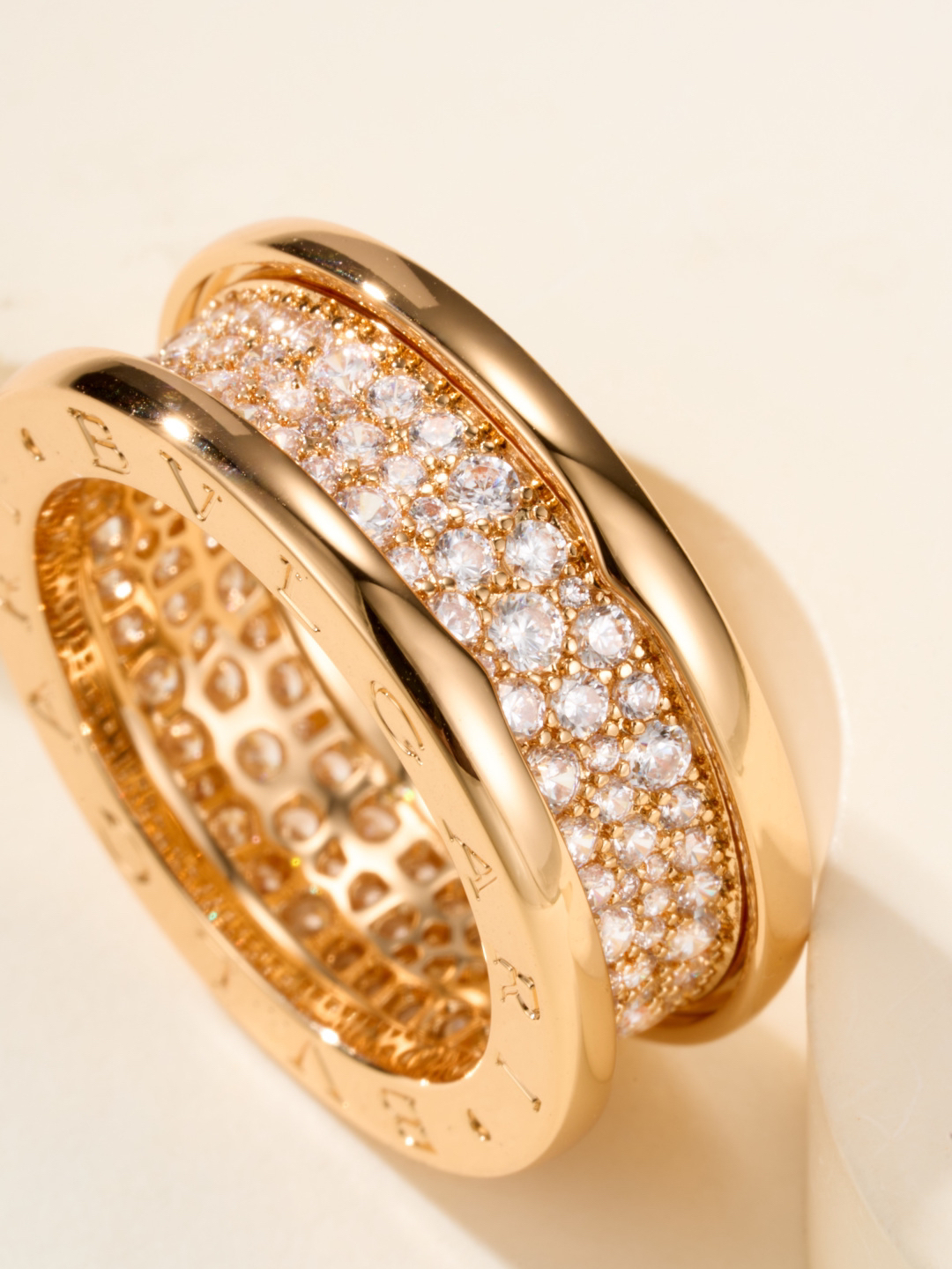 ブルガリ「Bvlgari」エレガントなリングコレクション