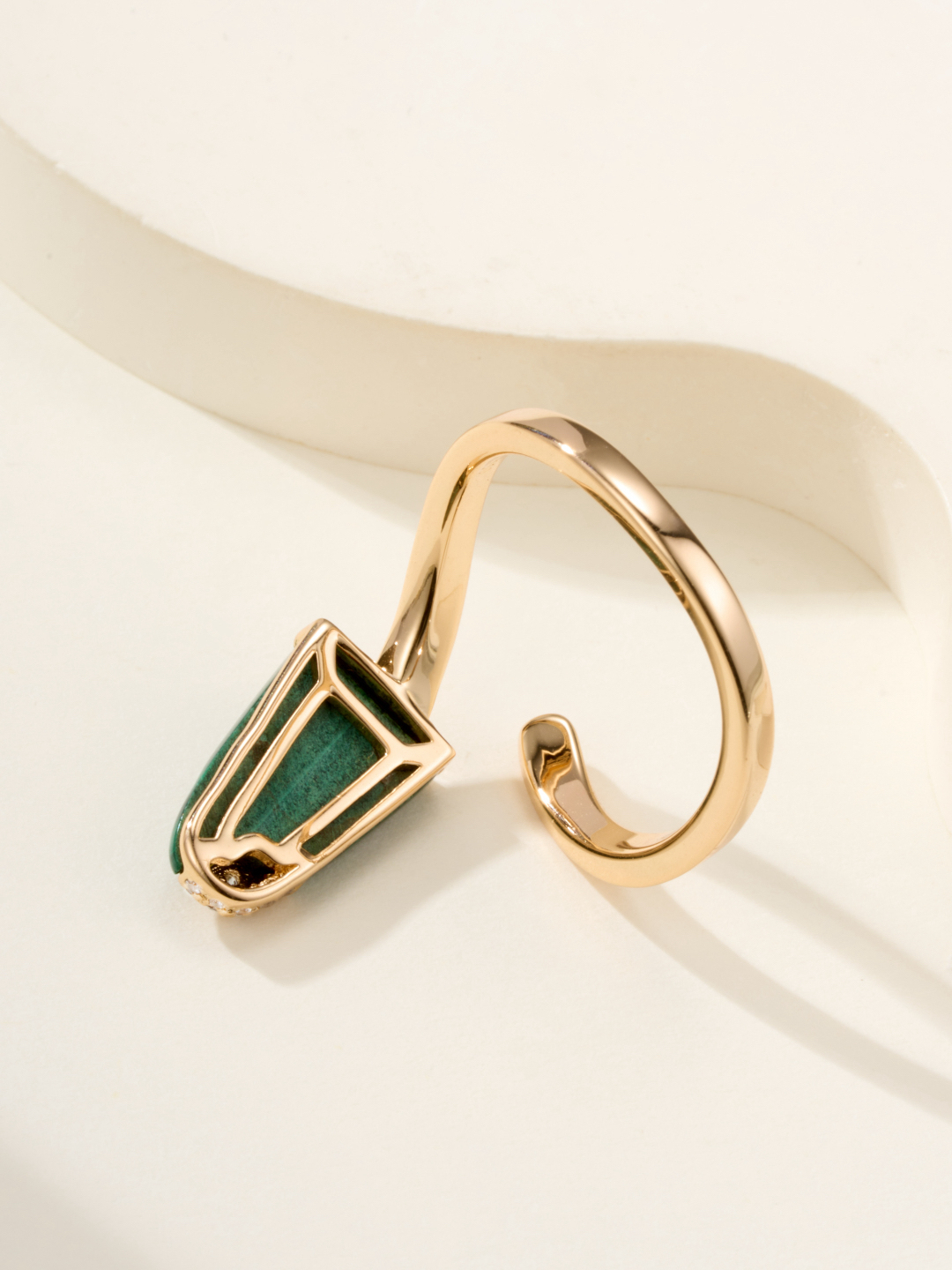 ブルガリ「Bvlgari」Gelati エレガントなリングコレクション