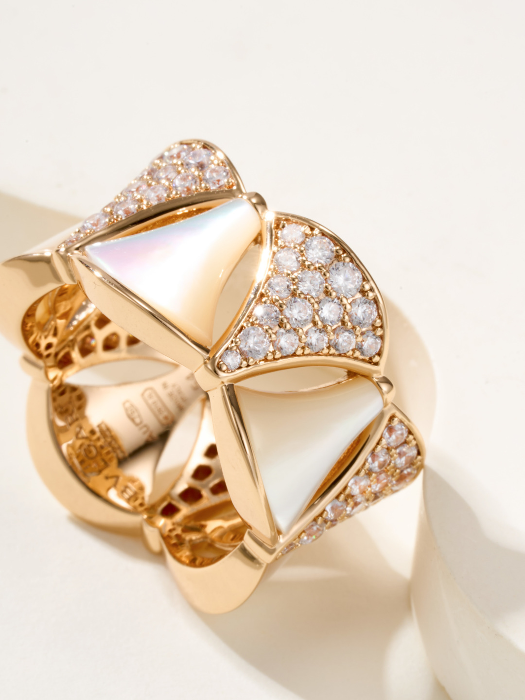 ブルガリ「Bvlgari」エレガントなリングコレクション