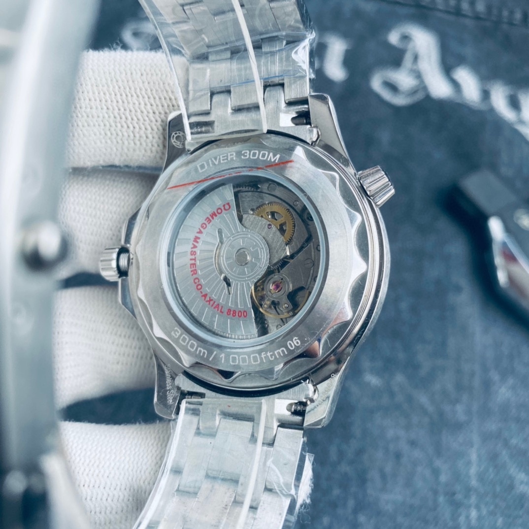 オメガ「Omega」シーマスター 300m ダイバーズ ウォッチ 42mm