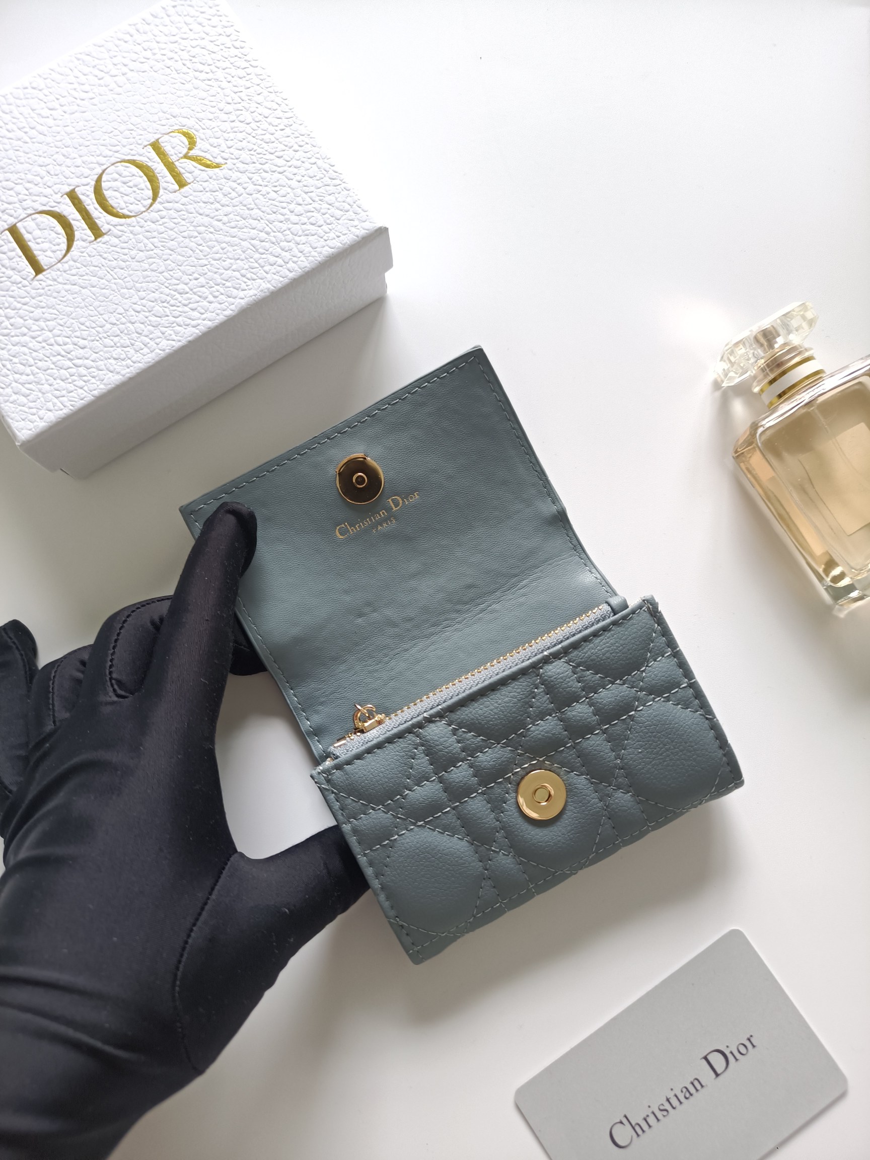 ディオール「Dior」ディオール 30 モンテーニュ グリシン ウォレット / コンパクトウォレット