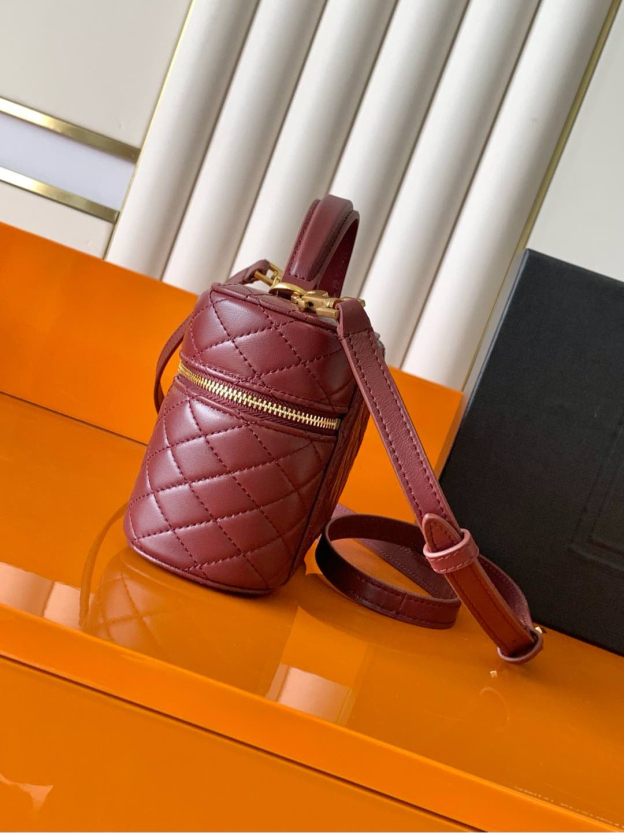 サンローラン「Saint Laurent」ギャビー ヴァニティバッグ（ラムスキン）