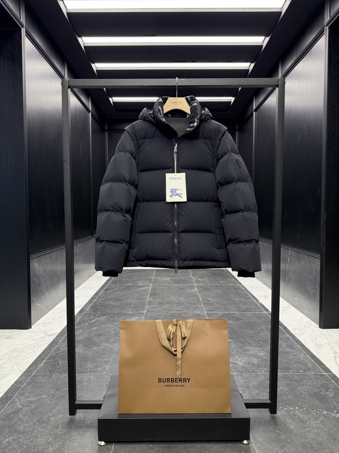 バーバリー「Burberry」秋冬着脱式袖＆フード付きダウンジャケット【超おすすめ】