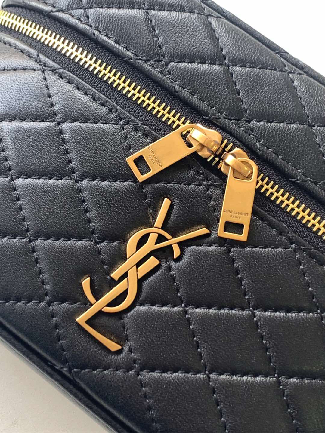 サンローラン「Saint Laurent」ギャビー ヴァニティバッグ（ラムスキン）