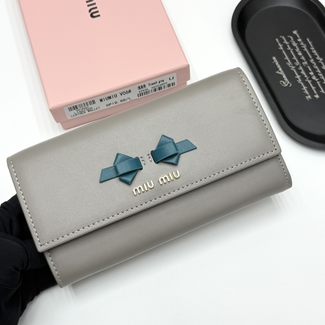 ミュウミュウ「Miu Miu」ミュウミュウ レザーミニバッグ V06 / ハンドバッグ