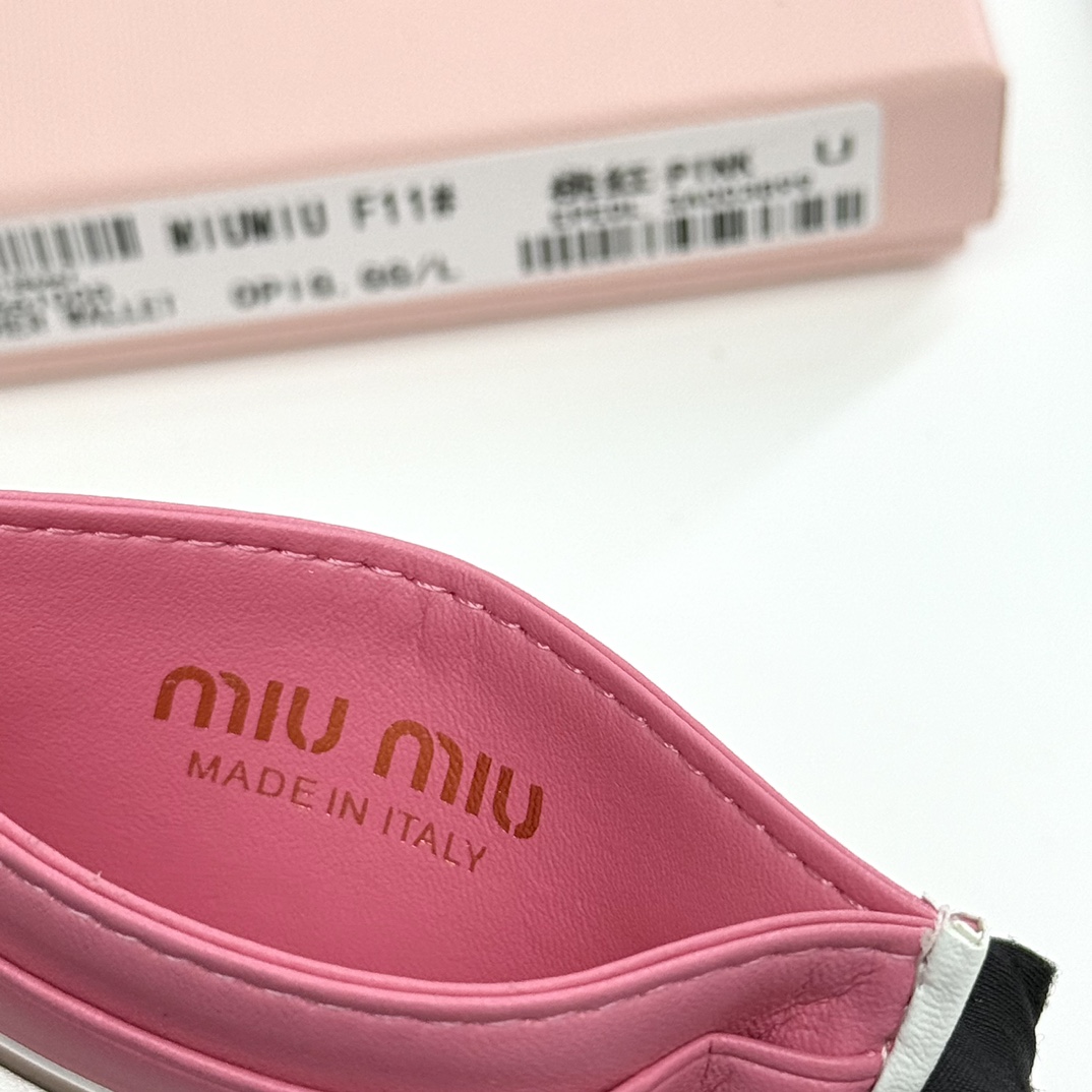ミュウミュウ「Miu Miu」ミュウミュウ マテラッセ ラムスキン マルチウォレット F11 / コンパクトウォレット.