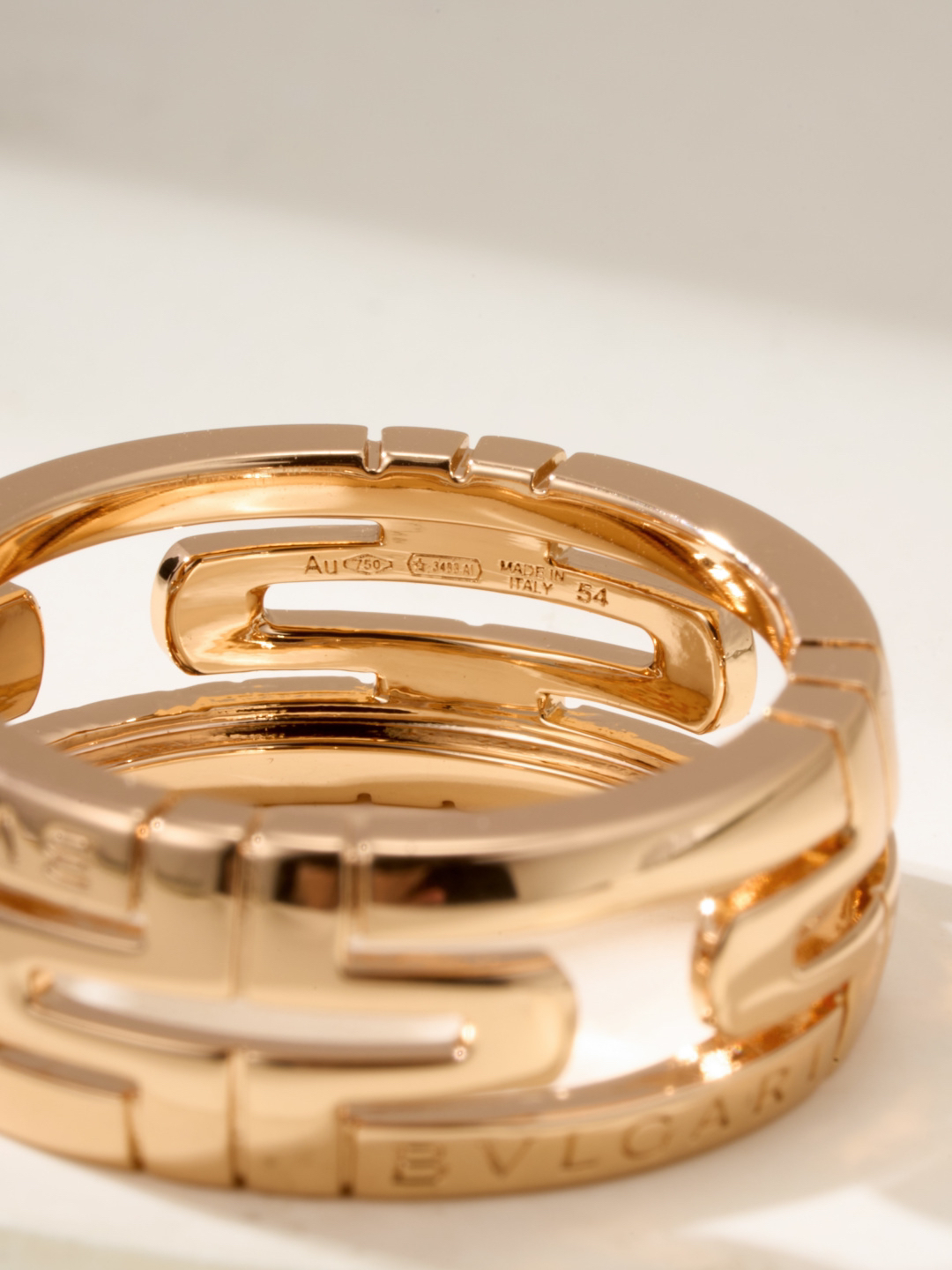 ブルガリ「Bvlgari」エレガントなリングコレクション