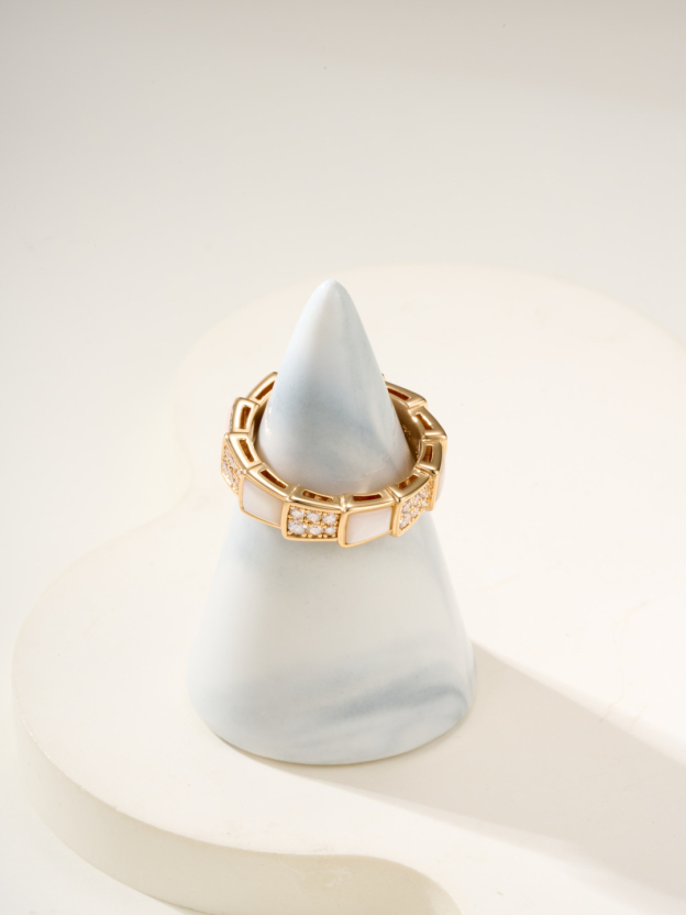 ブルガリ「Bvlgari」Gelati エレガントなリングコレクション