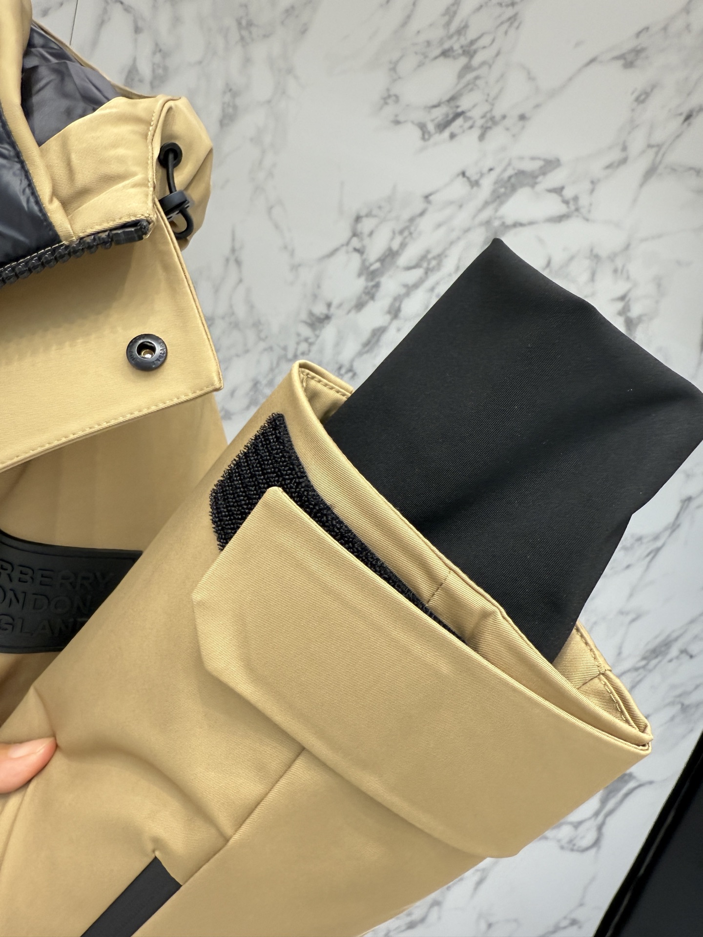 バーバリー「Burberry」秋冬ミドル丈フード付きダウンジャケット