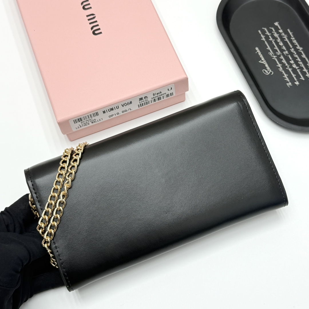 ミュウミュウ「Miu Miu」ミュウミュウ レザーミニバッグ V06 / ハンドバッグ