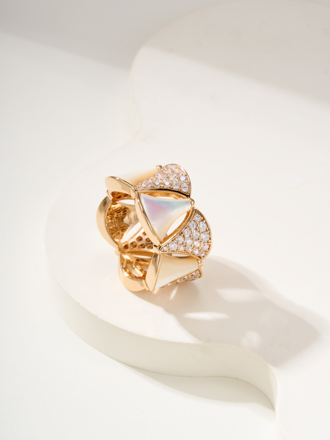 ブルガリ「Bvlgari」エレガントなリングコレクション