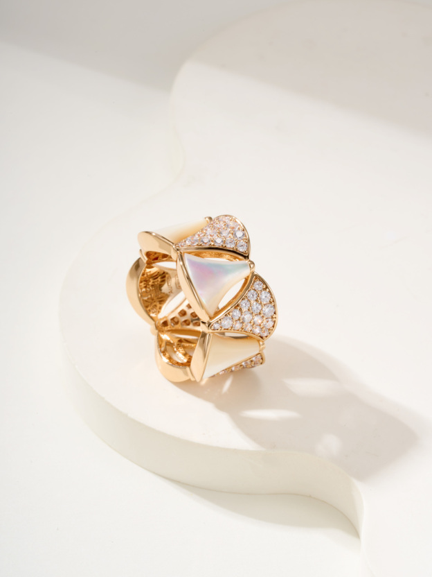 ブルガリ「Bvlgari」エレガントなリングコレクション