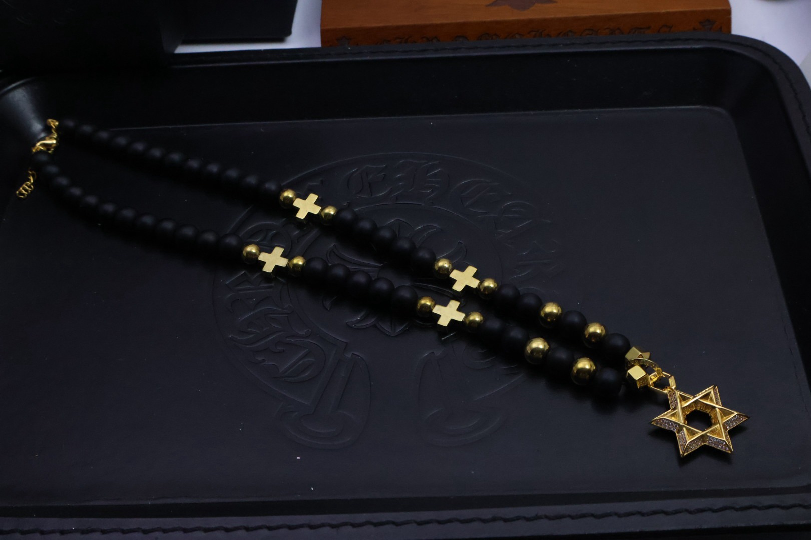 クロムハーツ「Chrome Hearts」ブラックビーズ＆クロス ペンダントネックレス