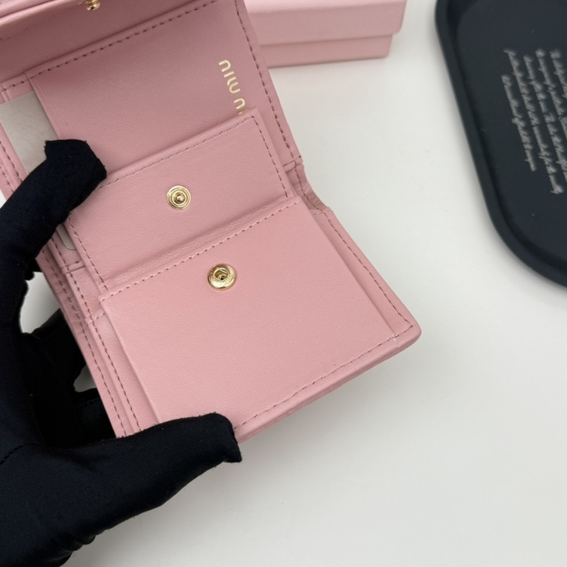 ミュウミュウ「Miu Miu」ミュウミュウ マテラッセ ラムスキン コンパクトバッグ 791 / ショルダーバッグ