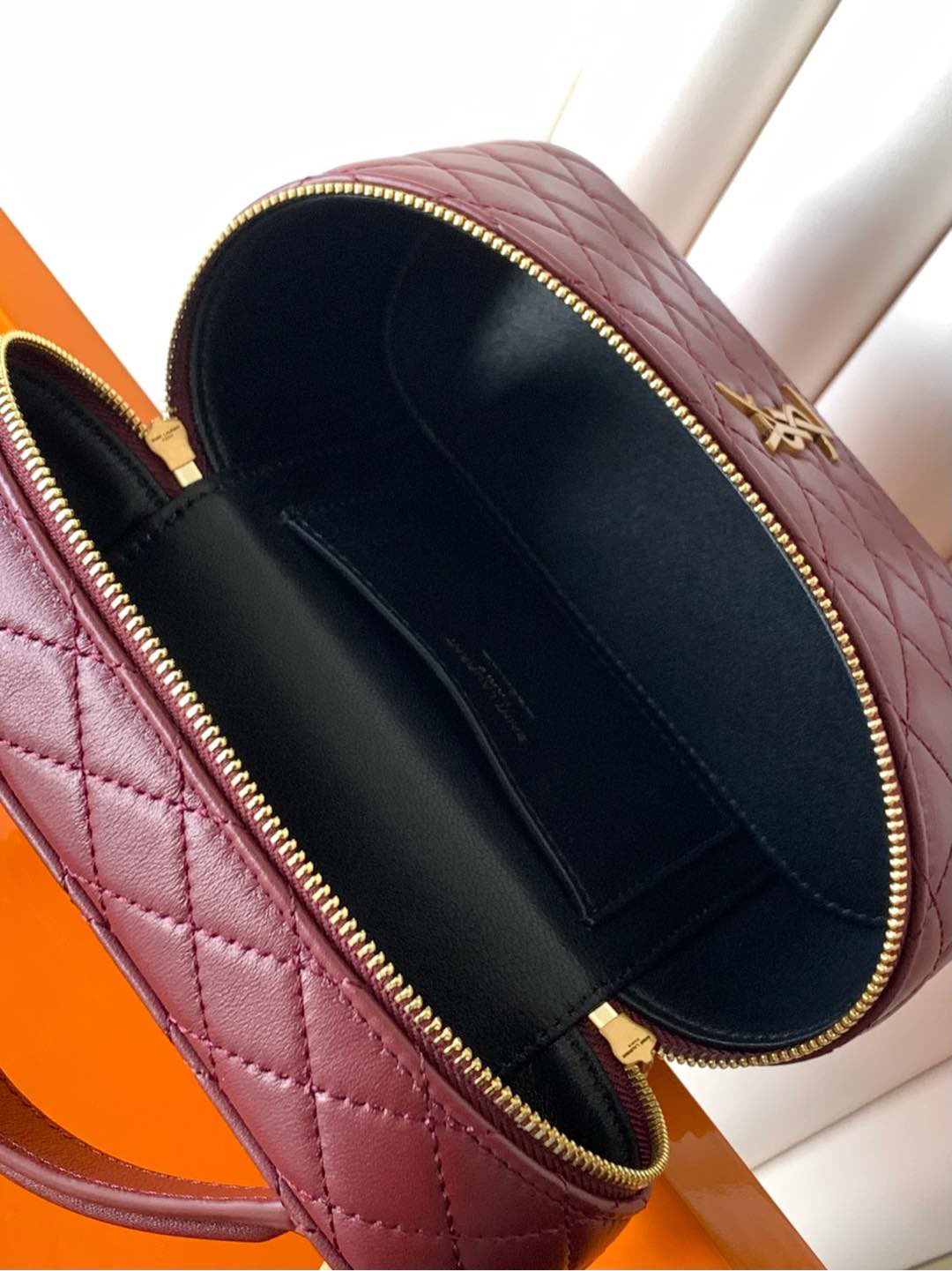 サンローラン「Saint Laurent」ギャビー ヴァニティバッグ（ラムスキン）