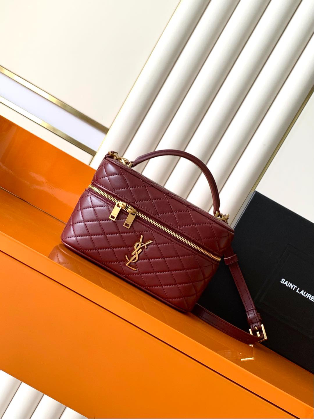 サンローラン「Saint Laurent」ギャビー ヴァニティバッグ（ラムスキン）