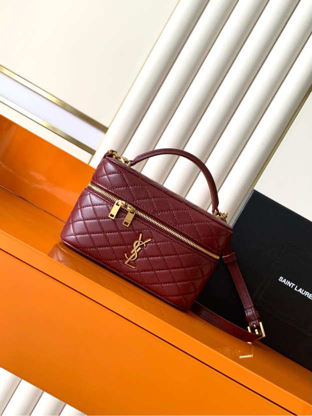 サンローラン「Saint Laurent」ギャビー ヴァニティバッグ（ラムスキン）