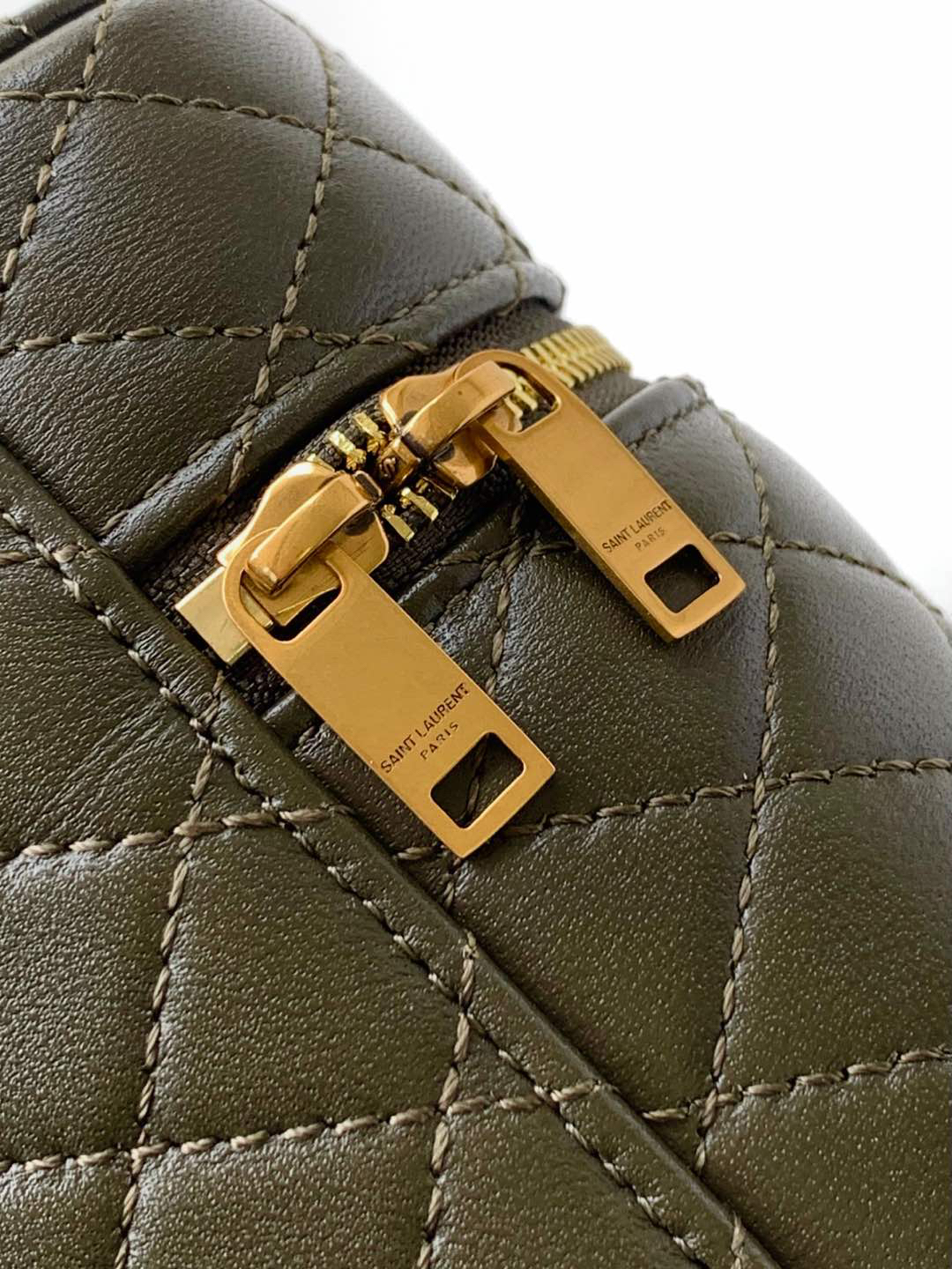 サンローラン「Saint Laurent」ギャビー ヴァニティバッグ（ラムスキン）