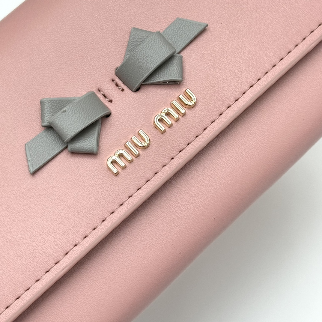 ミュウミュウ「Miu Miu」ミュウミュウ レザーミニバッグ V06 / ハンドバッグ