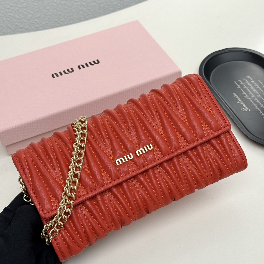 ミュウミュウ「Miu Miu」ミュウミュウ マテラッセ ラムスキン コンパクトウォレット 9886 / 二つ折り財布