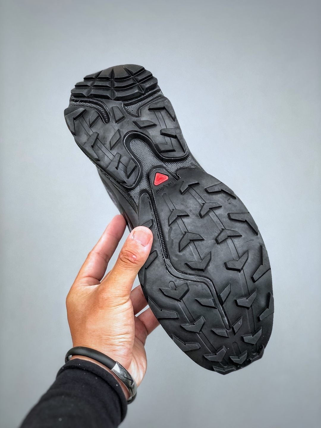 サロモン「SALOMON」XT-6 ユニセックス スポーツスタイルシューズ
