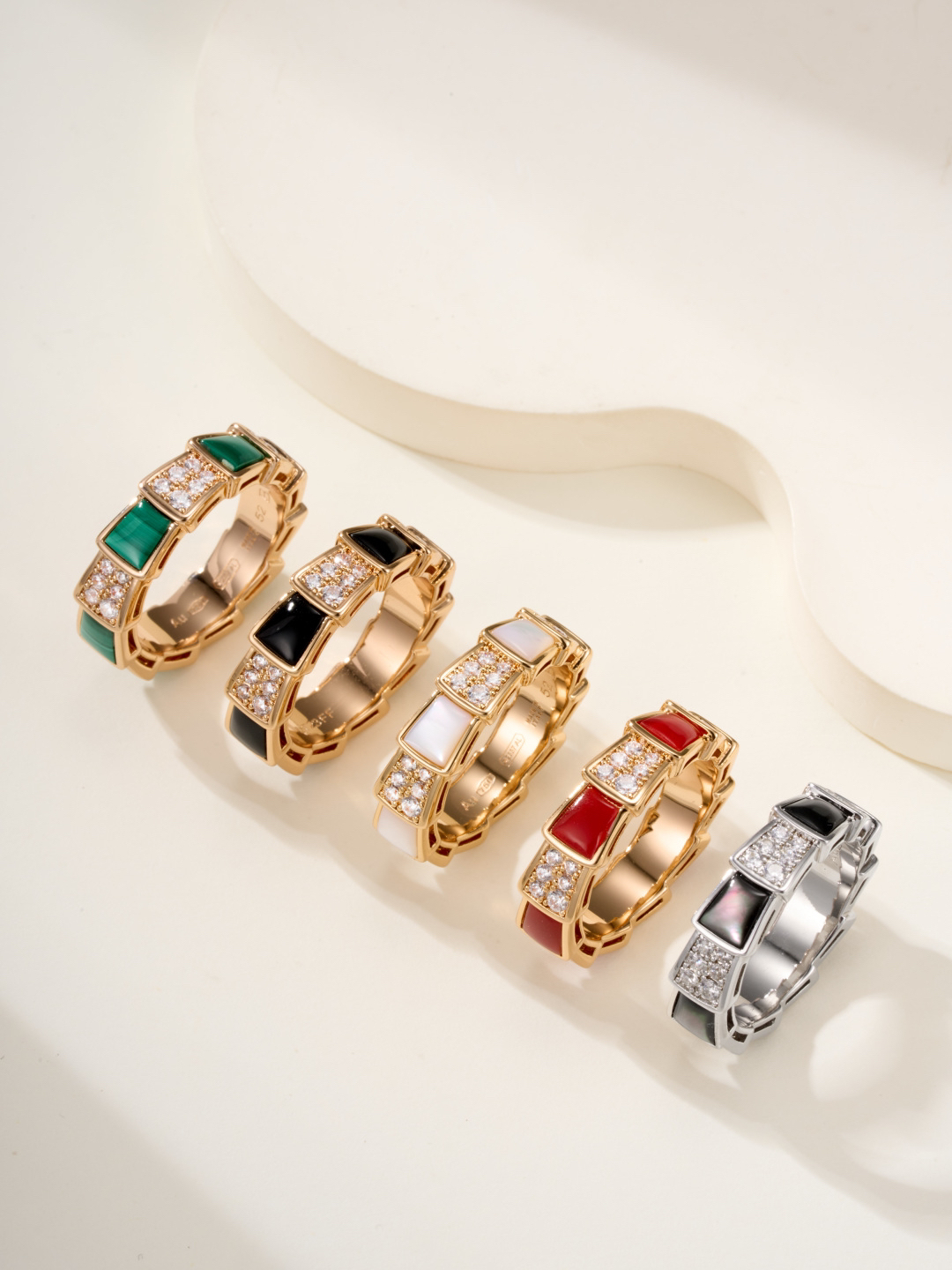 ブルガリ「Bvlgari」Gelati エレガントなリングコレクション