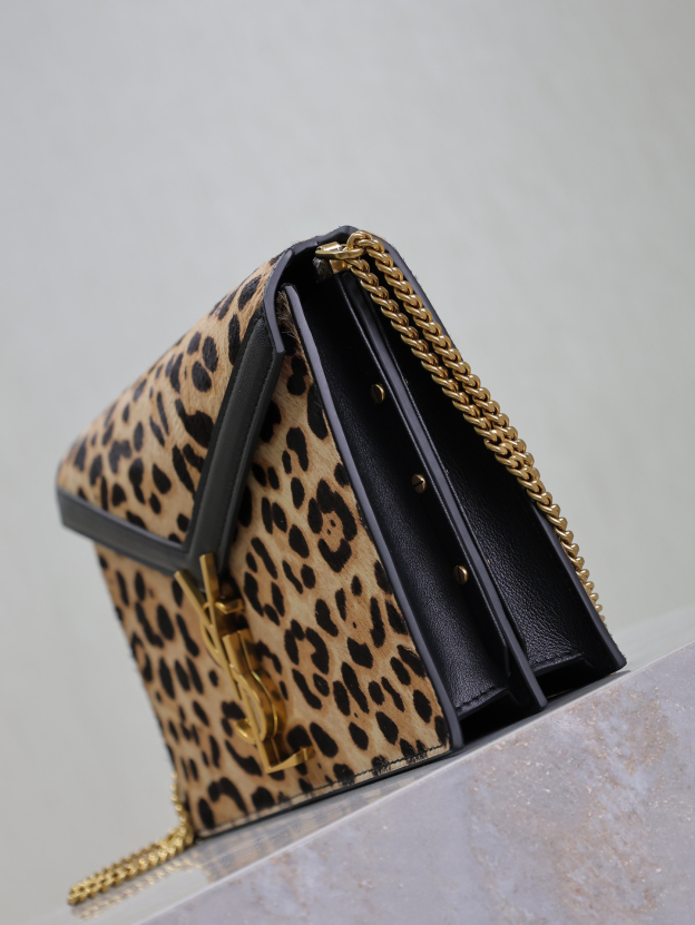 2026サンローラン「SAINT LAURENT CASSANDRE チェーンウォレット