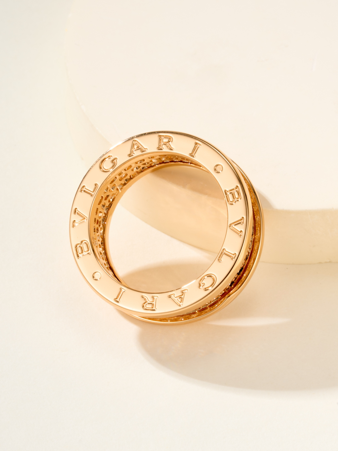 ブルガリ「Bvlgari」エレガントなリングコレクション