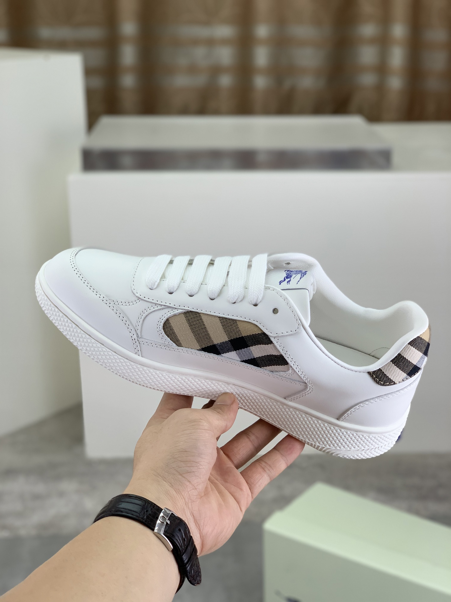 バーバリー「Burberry」バーバリー テラス スニーカー / レザースニーカー