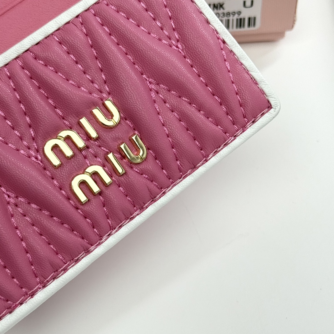 ミュウミュウ「Miu Miu」ミュウミュウ マテラッセ ラムスキン マルチウォレット F11 / コンパクトウォレット.