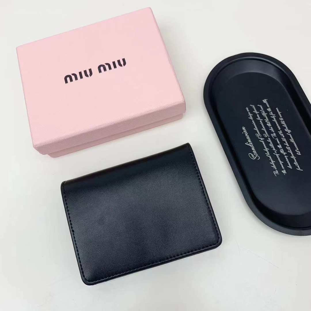 ミュウミュウ「Miu Miu」ミュウミュウ カーフスキン コンパクトウォレット 5238 / 二つ折り財布